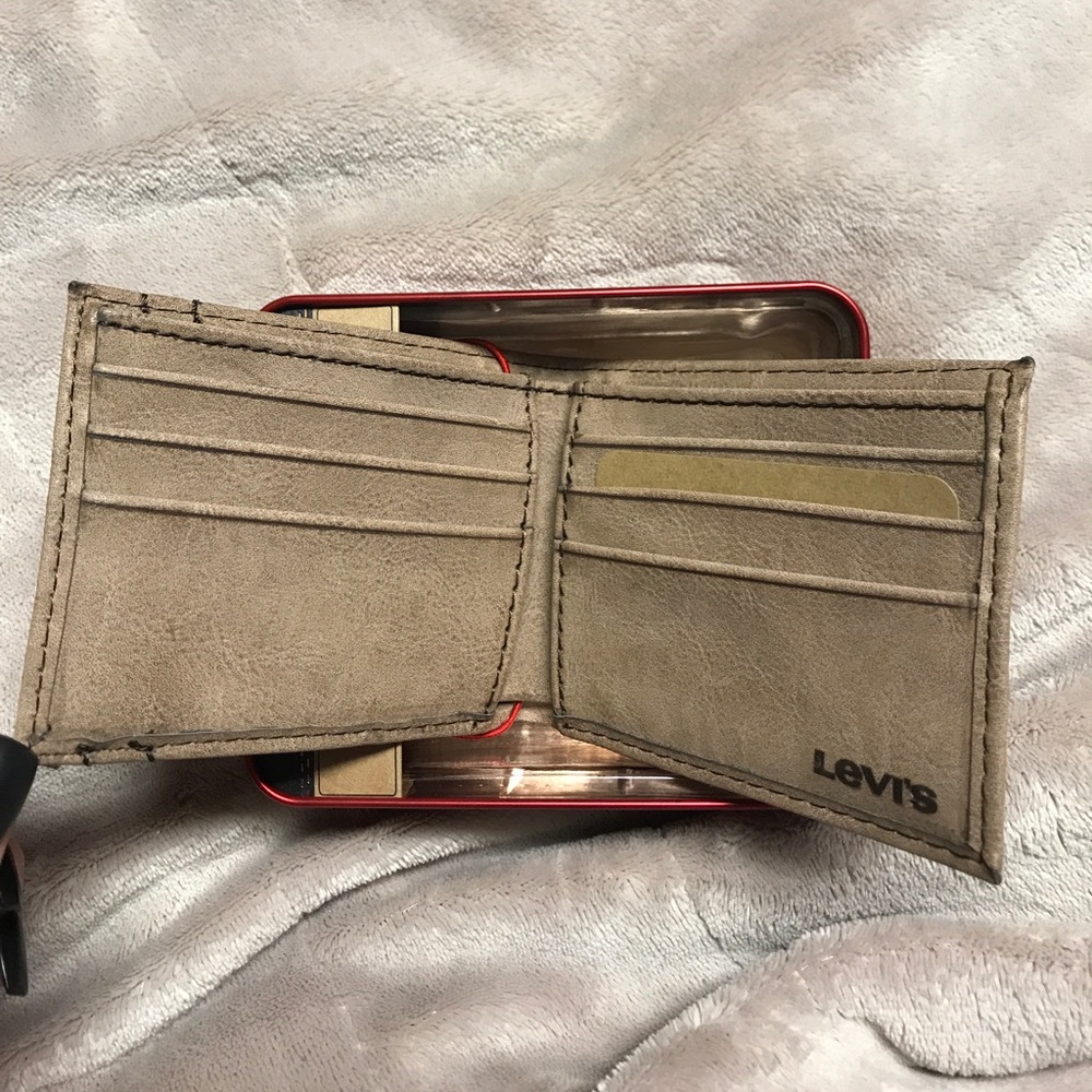 Wallet - Picture 3 of 5