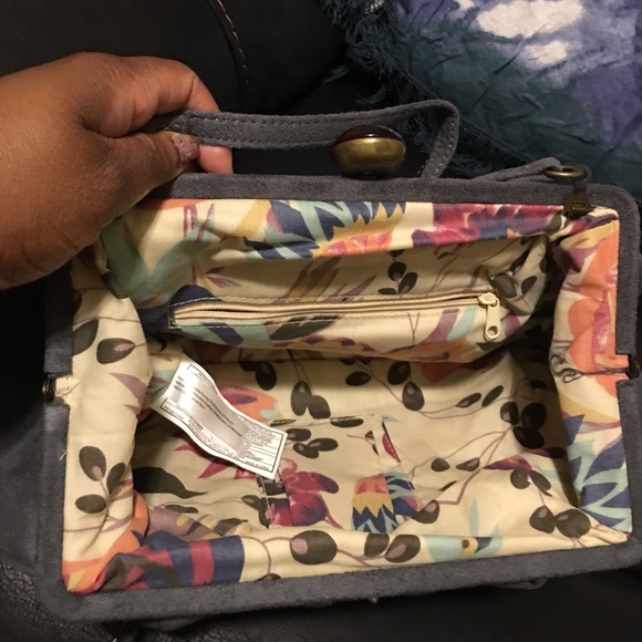 Avon gray suede type material clutch/shoulder bag. - Picture 3 of 7