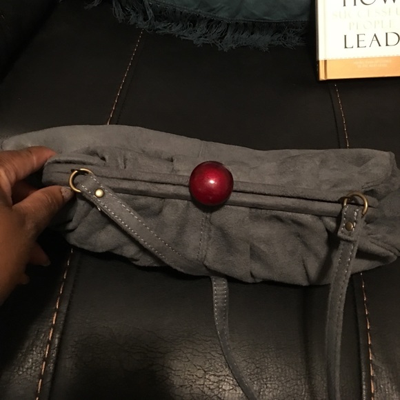 Avon gray suede type material clutch/shoulder bag. - Picture 5 of 7