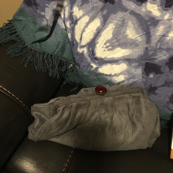 Avon gray suede type material clutch/shoulder bag. - Picture 6 of 7