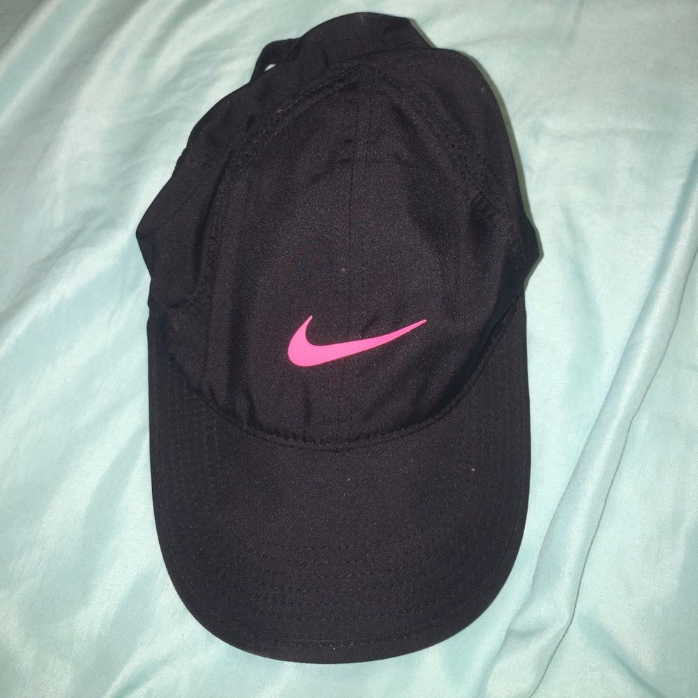 Women's Nike black and pink hat