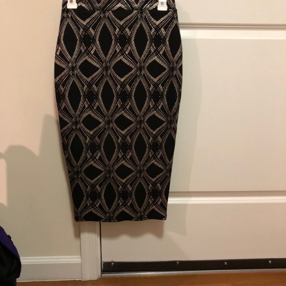 Body Con silver pattern black skirt midi NWOT