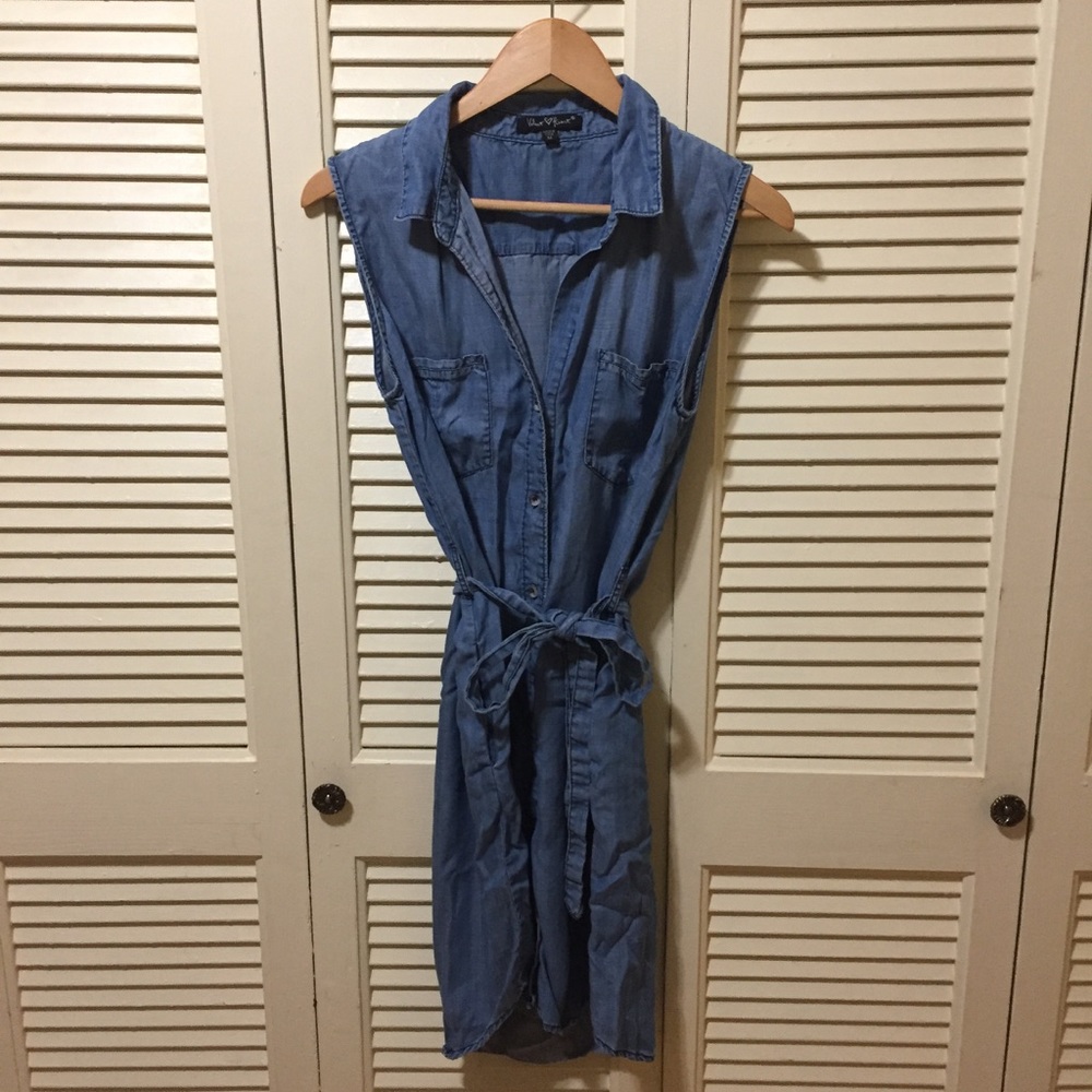Velvet Heart Sleeveless Denim Dress. Size M.
