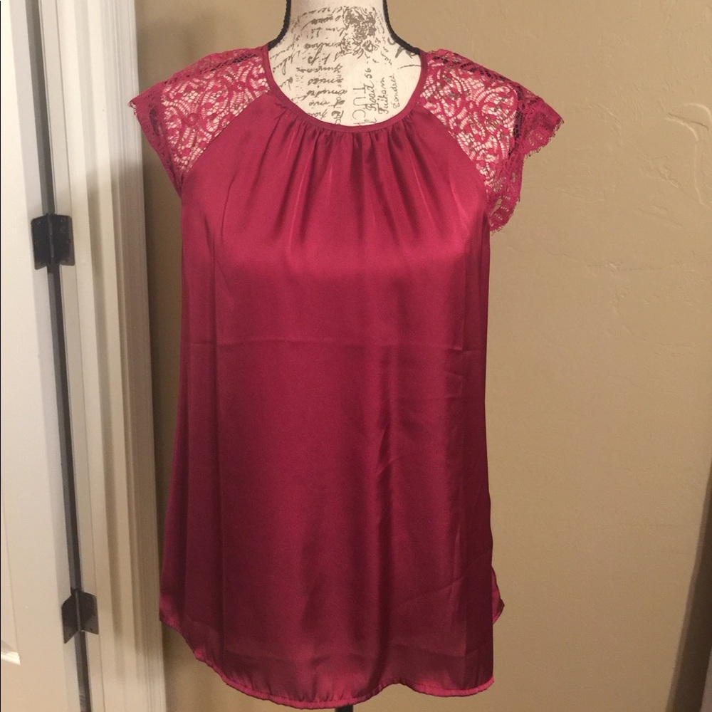 Gorgeous Lace Cap Sleeve Blouse! NWOT!