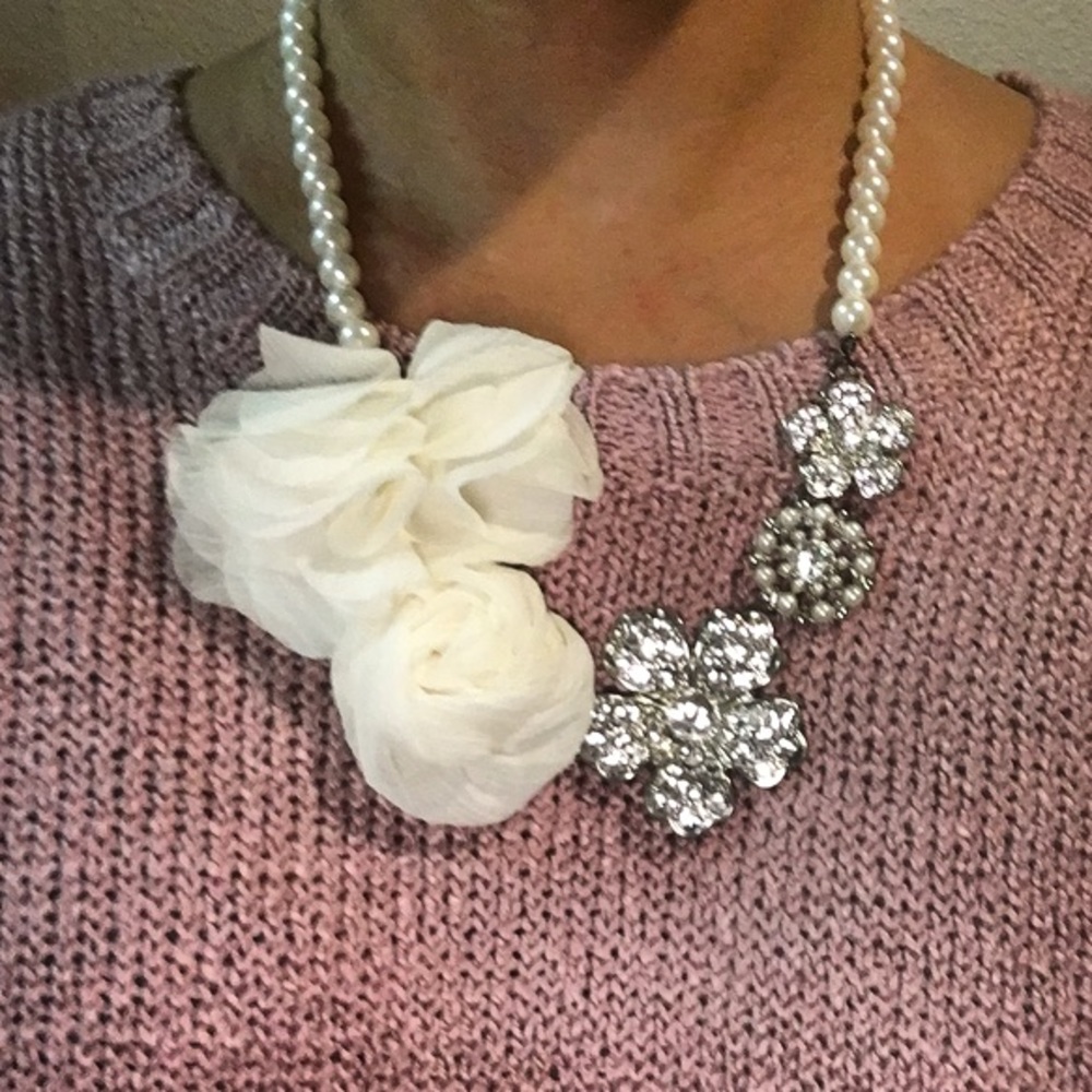 Chic pearl white rose necklace / pearl necklace