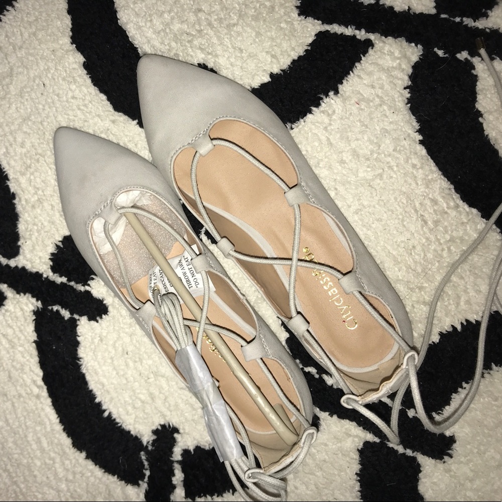 NWT size 7 cream lace up ballet flats