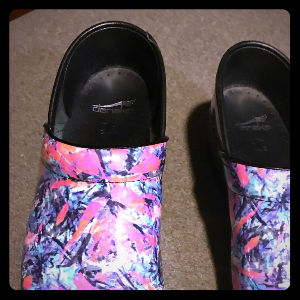 Dansko clogs 39 Burst Patent worn twice