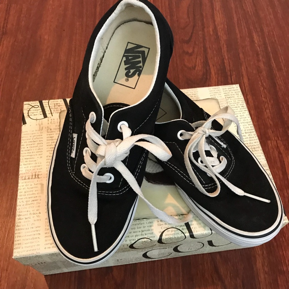 SOLD!Vans Classic Lo Pro Black/White Canvas Skate - Picture 2 of 6