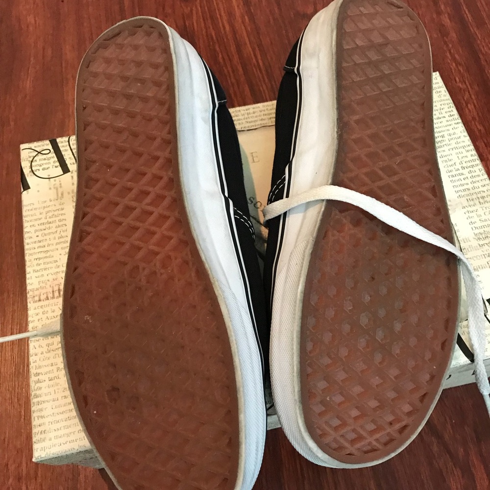 SOLD!Vans Classic Lo Pro Black/White Canvas Skate - Picture 3 of 6