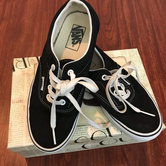 SOLD!Vans Classic Lo Pro Black/White Canvas Skate - Picture 2 of 6