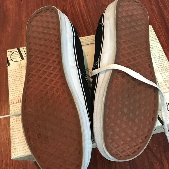 SOLD!Vans Classic Lo Pro Black/White Canvas Skate - Picture 3 of 6