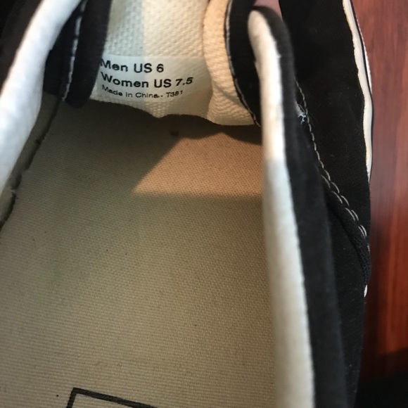 SOLD!Vans Classic Lo Pro Black/White Canvas Skate - Picture 5 of 6