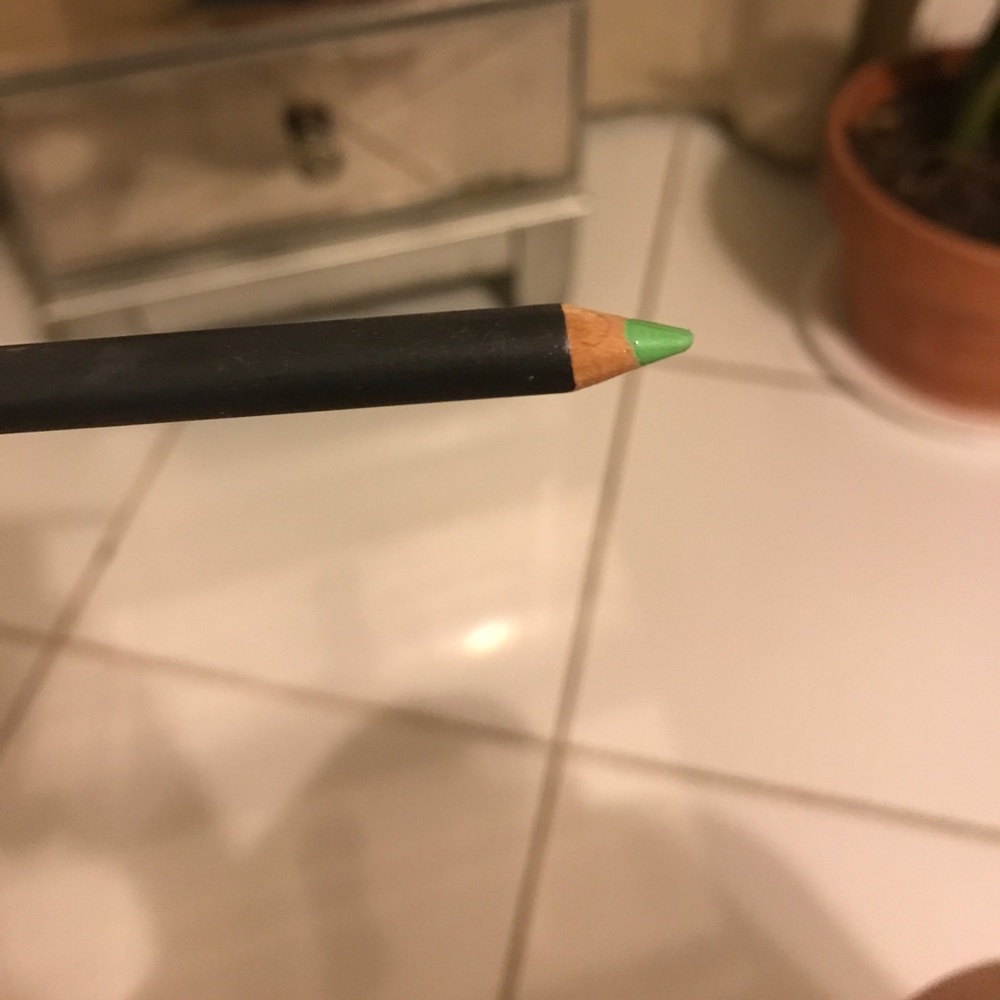 MAC Liner and OCC Pigment Bundle - Picture 3 of 4