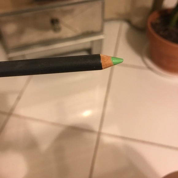 MAC Liner and OCC Pigment Bundle - Picture 3 of 4