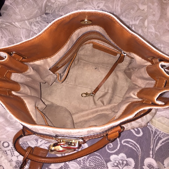 Hamiltpn Style Michael Kors Handbag - Picture 5 of 6