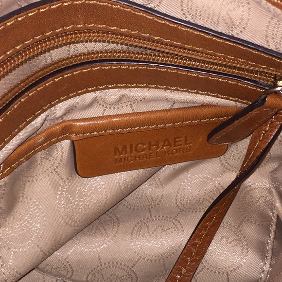Hamiltpn Style Michael Kors Handbag - Picture 6 of 6