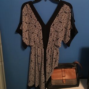 Sooo cute black print dress