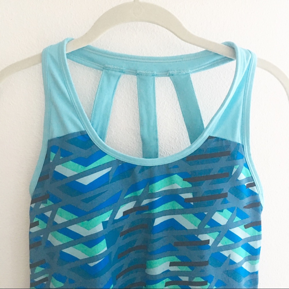 Fabletics built-in bra workout top - Picture 2 of 4