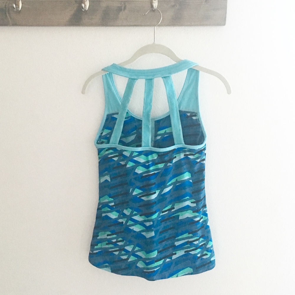 Fabletics built-in bra workout top - Picture 4 of 4