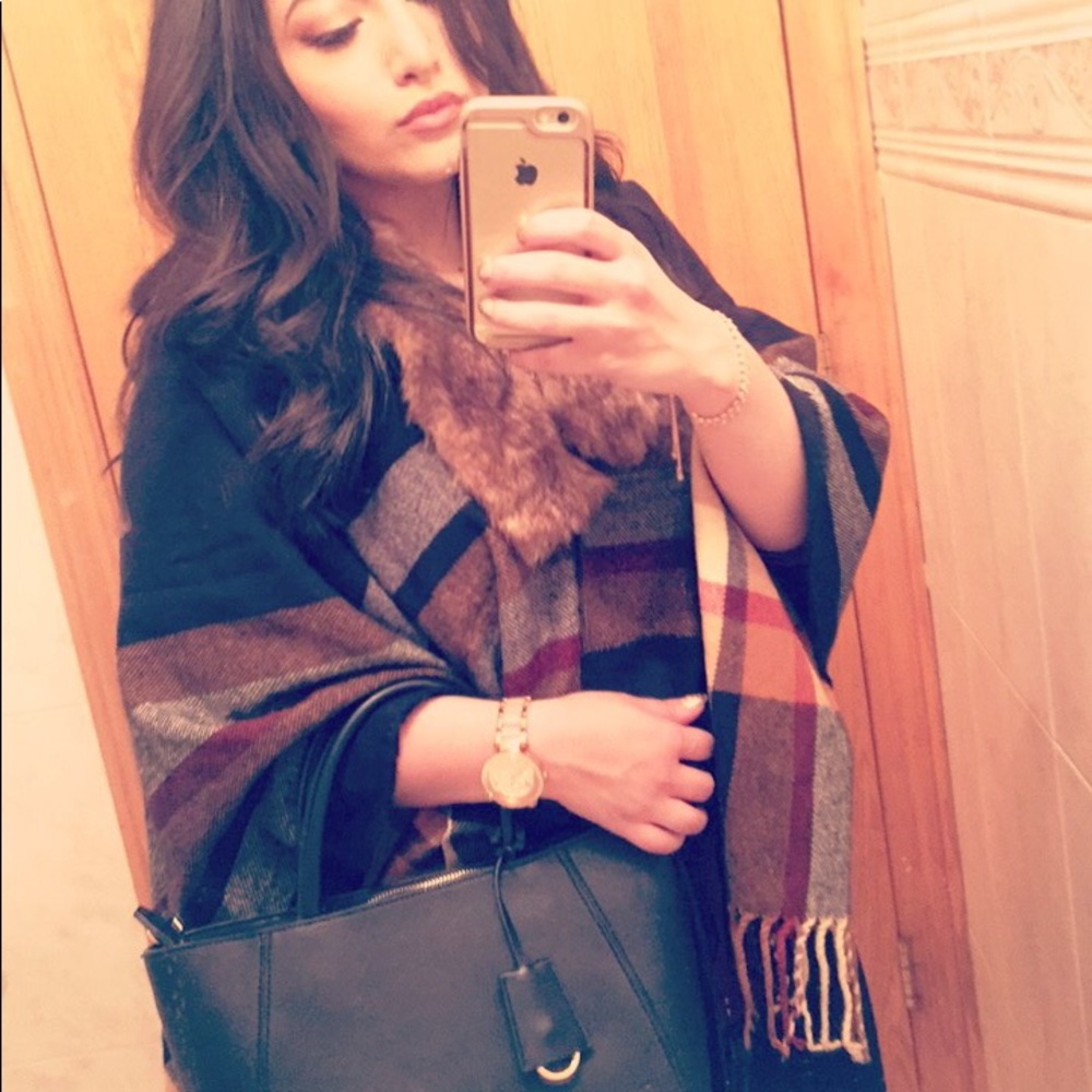 Faux Fur Plaid Pattern Poncho Cape