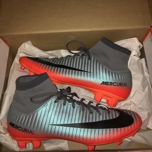 BRAND NEW Women’s size 8 soccer cleats