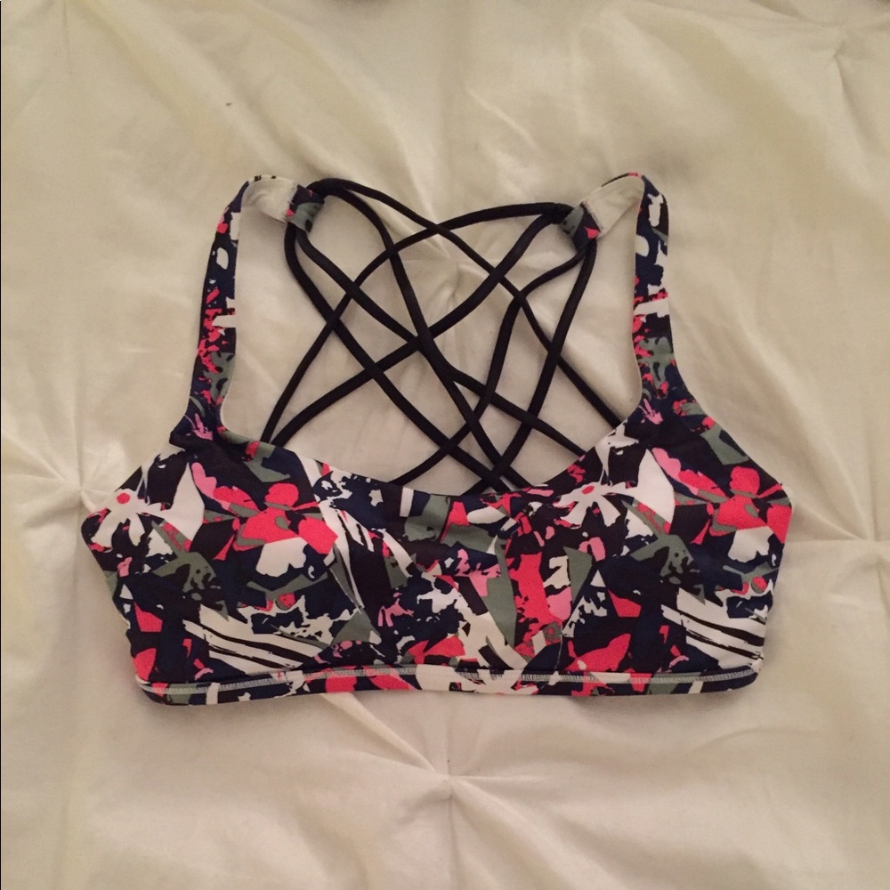 Lululemon free to be wild bra size 8