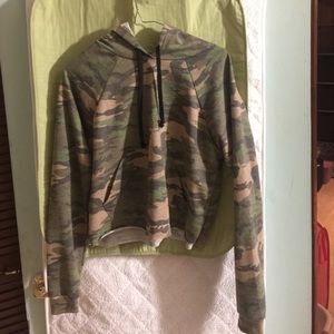 Forever 21 camo crop top hoodie size M
