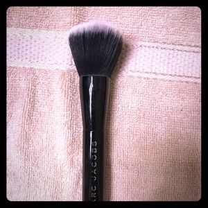Marc Jacobs “The Face 1” Makeup Brush Marc Jacobs “The Face 1” Makeup Brush
