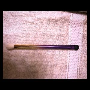 TARTE EYESHADOW BRUSH (Brand New) TARTE EYESHADOW BRUSH (Brand New)