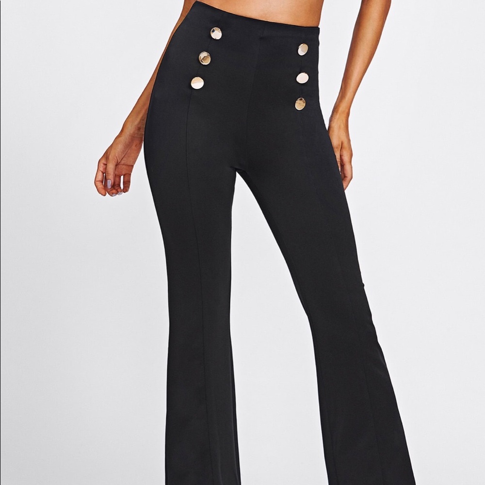 High waist pants with buttons and zip on side