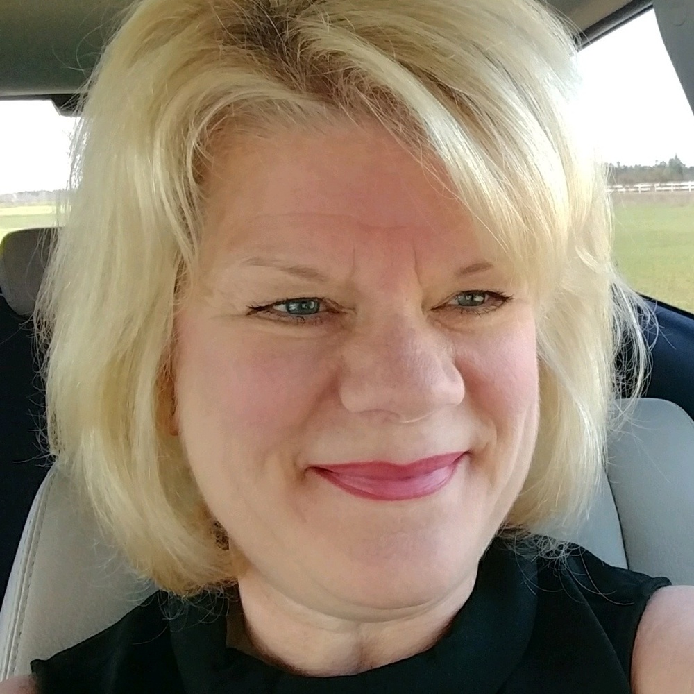 Meet your Posher, Lorrie