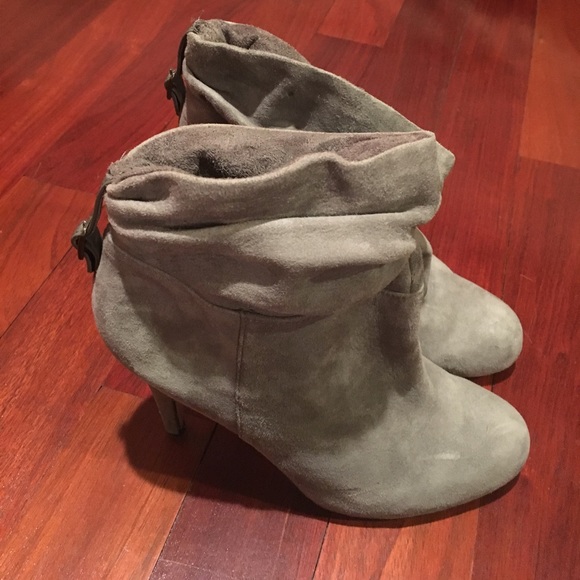 EUC!! Gray Suede Aldo Booties size 8.5 👢👢 - Picture 1 of 4