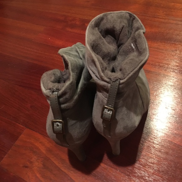 EUC!! Gray Suede Aldo Booties size 8.5 👢👢 - Picture 2 of 4