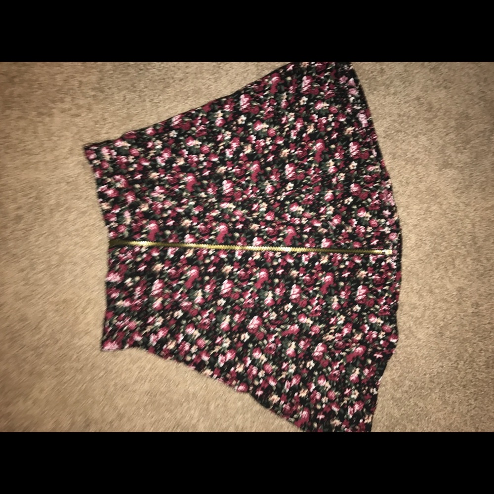 Pins and Needles flower skirt PERFECT condition