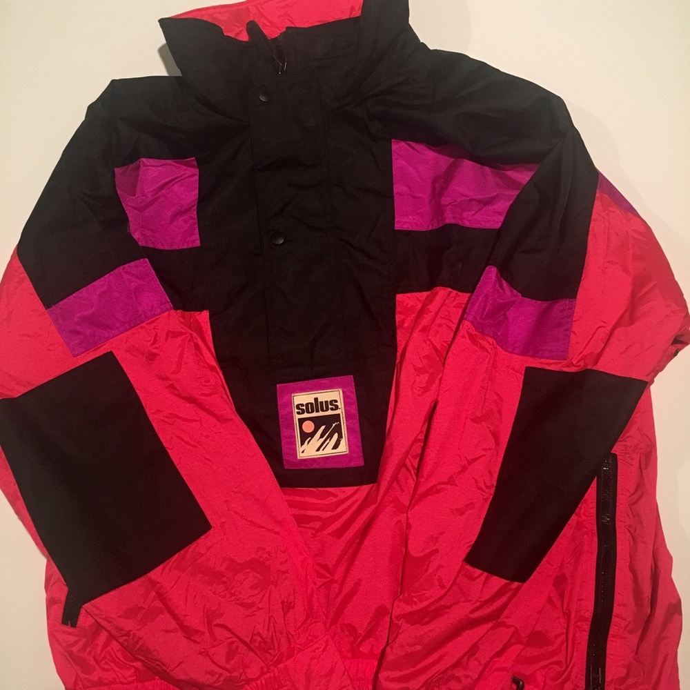 Solus Windbreaker