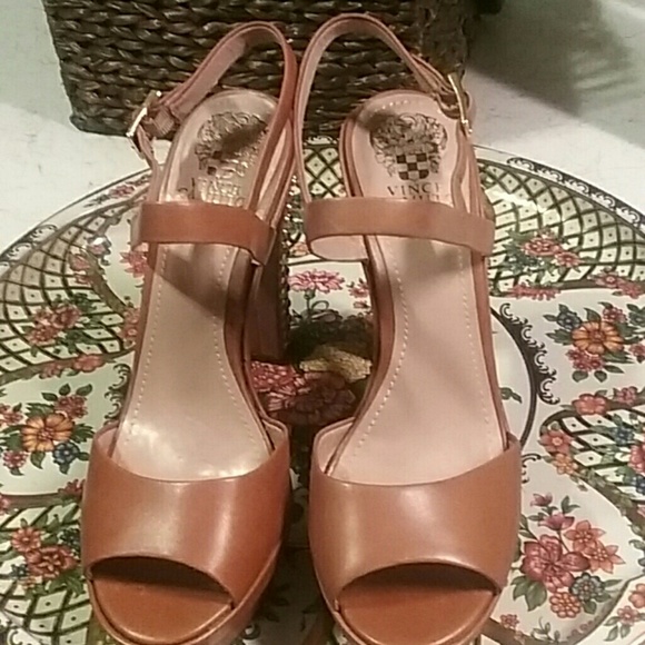 VINCE CAMUTO 6" PLATFORMS - Picture 3 of 7