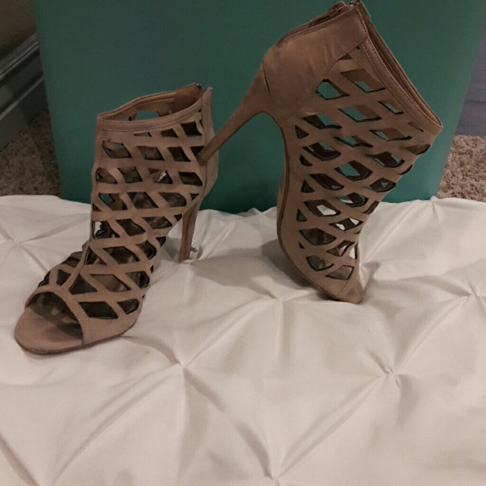 Womens heels size 7 1/2 (U.S. size chart)