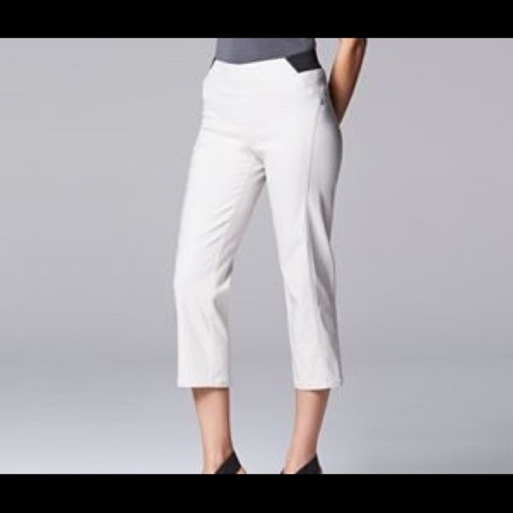 NWT Vera Wang Mid Rise Capri