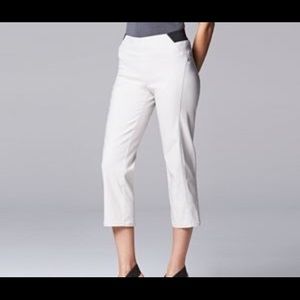 NWT Vera Wang Mid Rise Capri