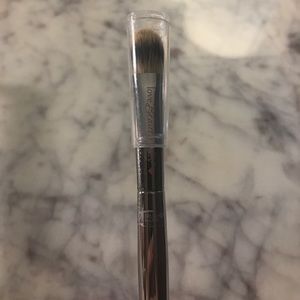It Cosmetics Concealer brush It Cosmetics Concealer brush