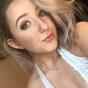 Meet your Posher, Chloe