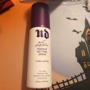 Urban Decay All Nighter Makeup Setting Spray.