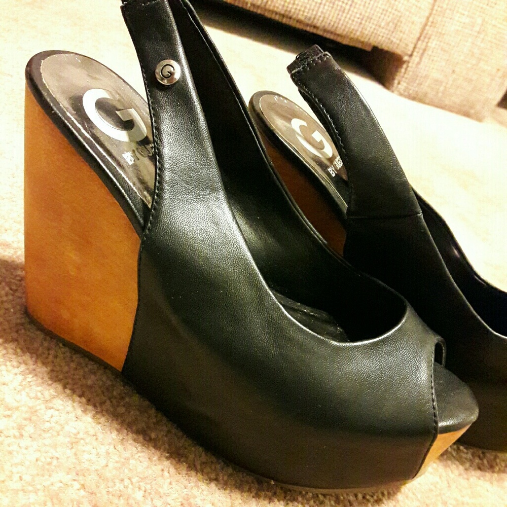 *GUESS* Peep Toe Wedges