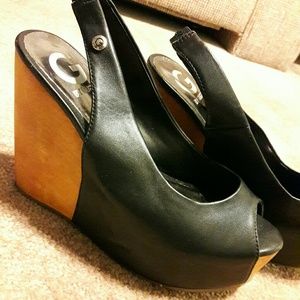 *GUESS* Peep Toe Wedges