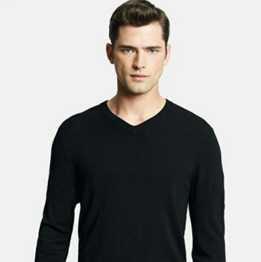 ❄⛄Armani Collezioni V-neck Sweater