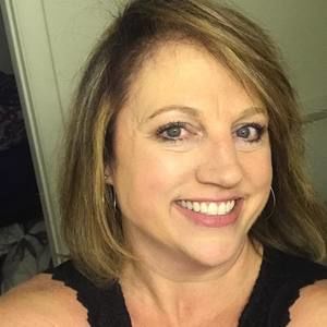 Meet your Posher, Lara