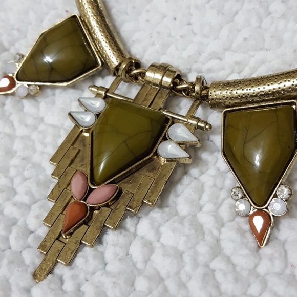 Olive and gold statement necklace - Picture 2 of 4