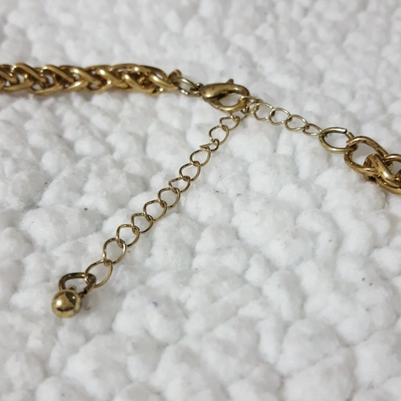 Olive and gold statement necklace - Picture 3 of 4