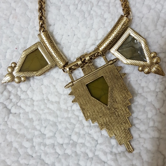 Olive and gold statement necklace - Picture 4 of 4