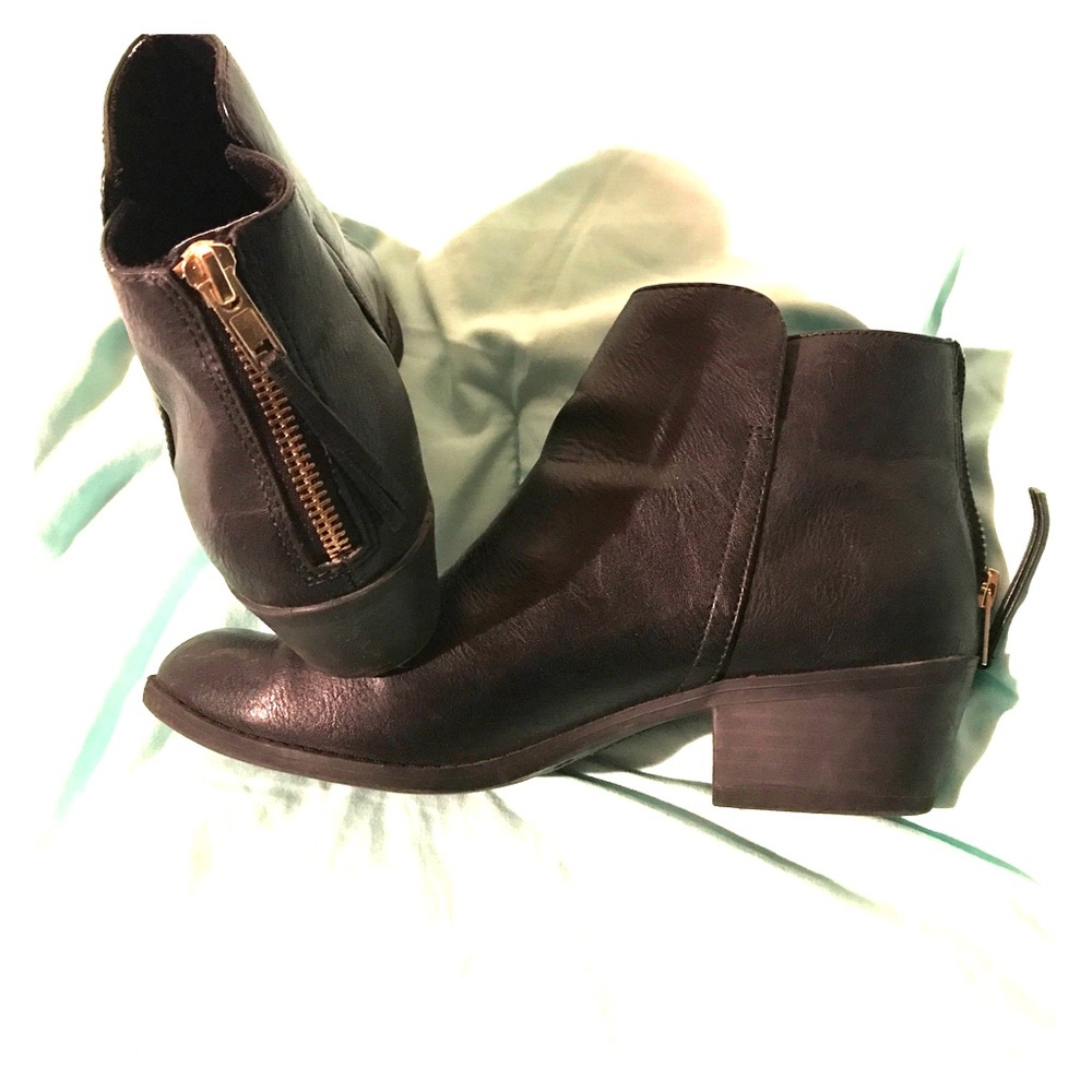 American Eagle booties